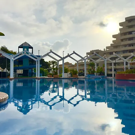 Vistas Al Mar Y Piscina Apartment