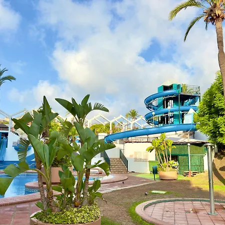 Vistas Al Mar Y Piscina Apartment